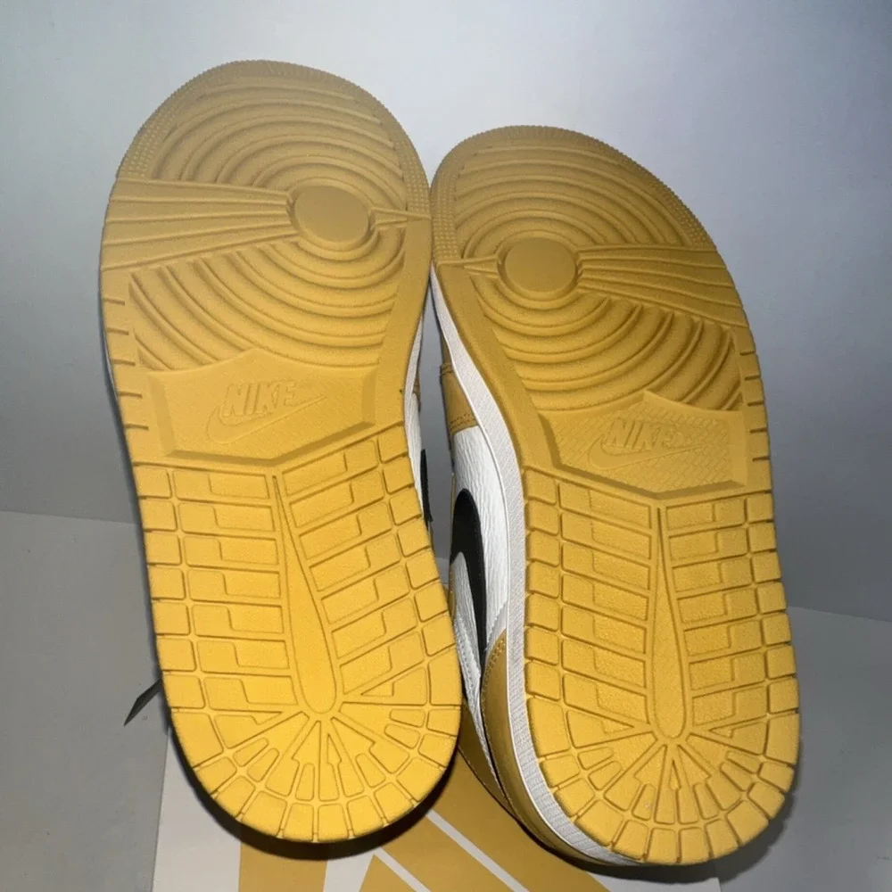 Nike Air Jordan 1 Retro OG High Top Lace Up Leather Sneaker Yellow DZ5485-701